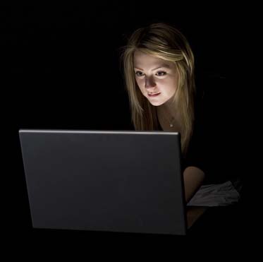 girl_in_front_of_computer1